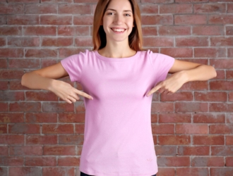 Umístění loga podle situace- kancelář vs provoz vs event